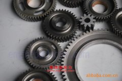五環(huán)WX5161GQX清洗車用的康明斯ISDe210 40發(fā)動機(jī)的配件及保養(yǎng)